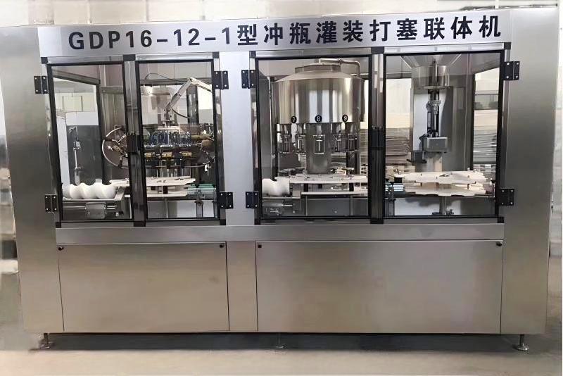 葡萄酒，果酒沖瓶灌裝打塞一體機
